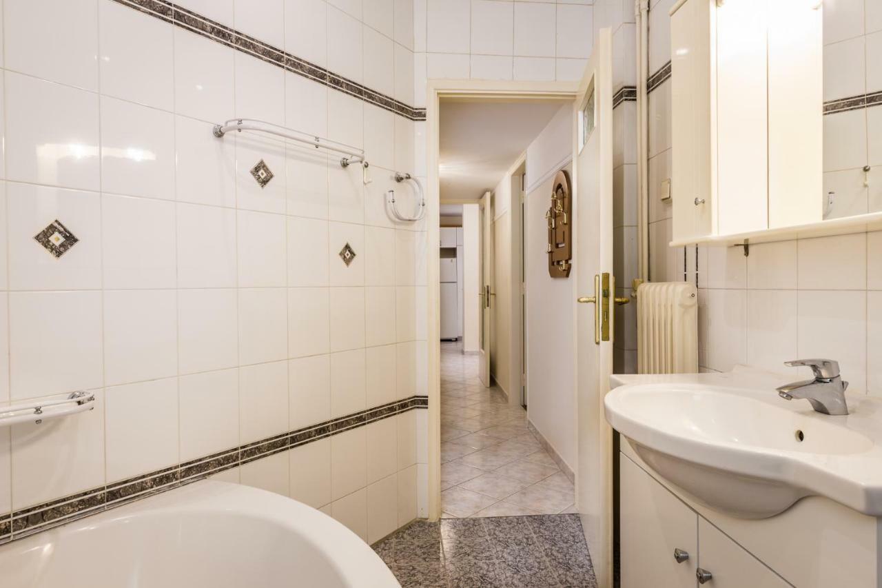 Classy 2 Bedroom Apartment Near Acropolis & Metro Афіни Екстер'єр фото